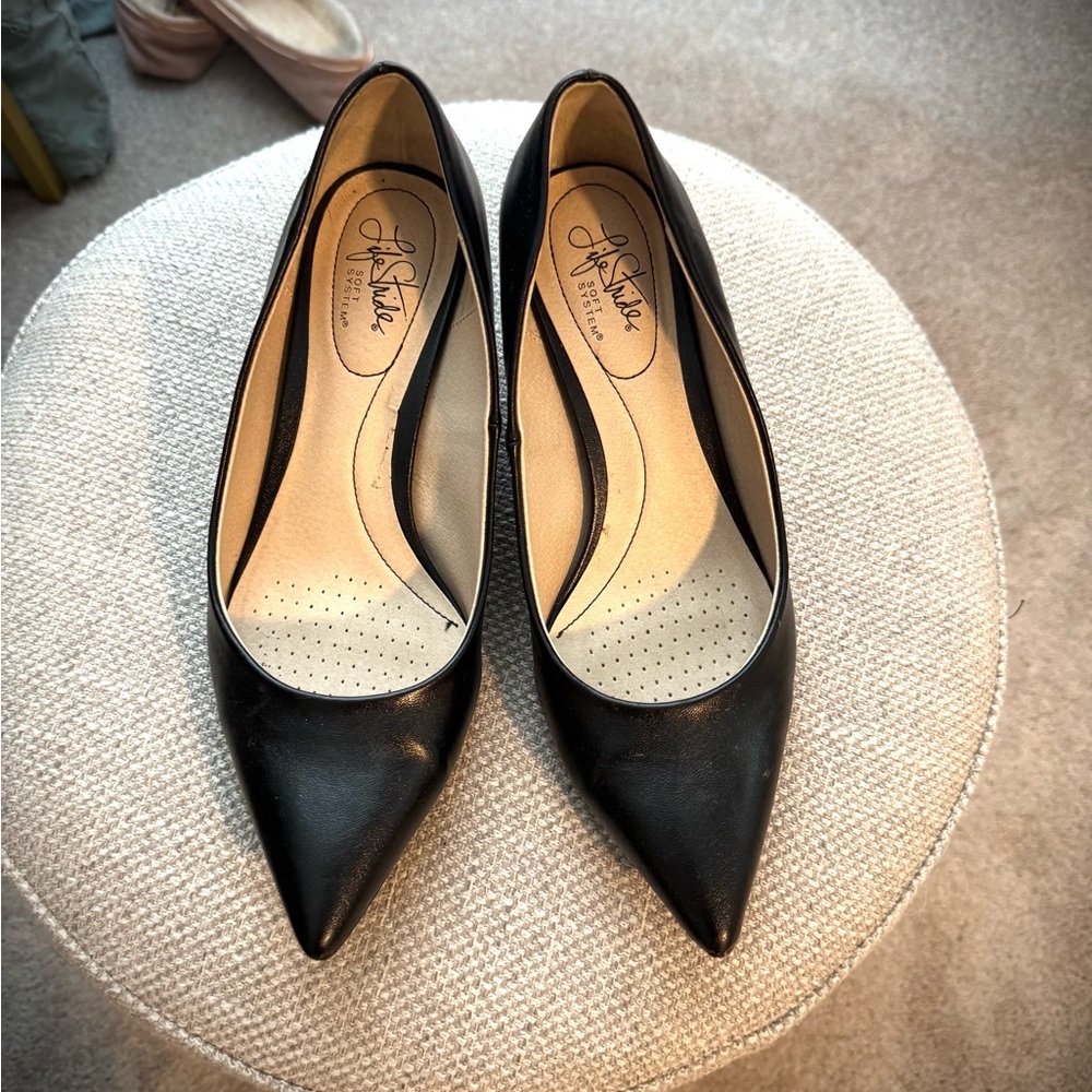 Life Stride Black Pointed Toe Heels
